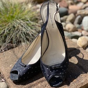 Banana Republic B & W Sling Back Peep Toe Sz 9.5